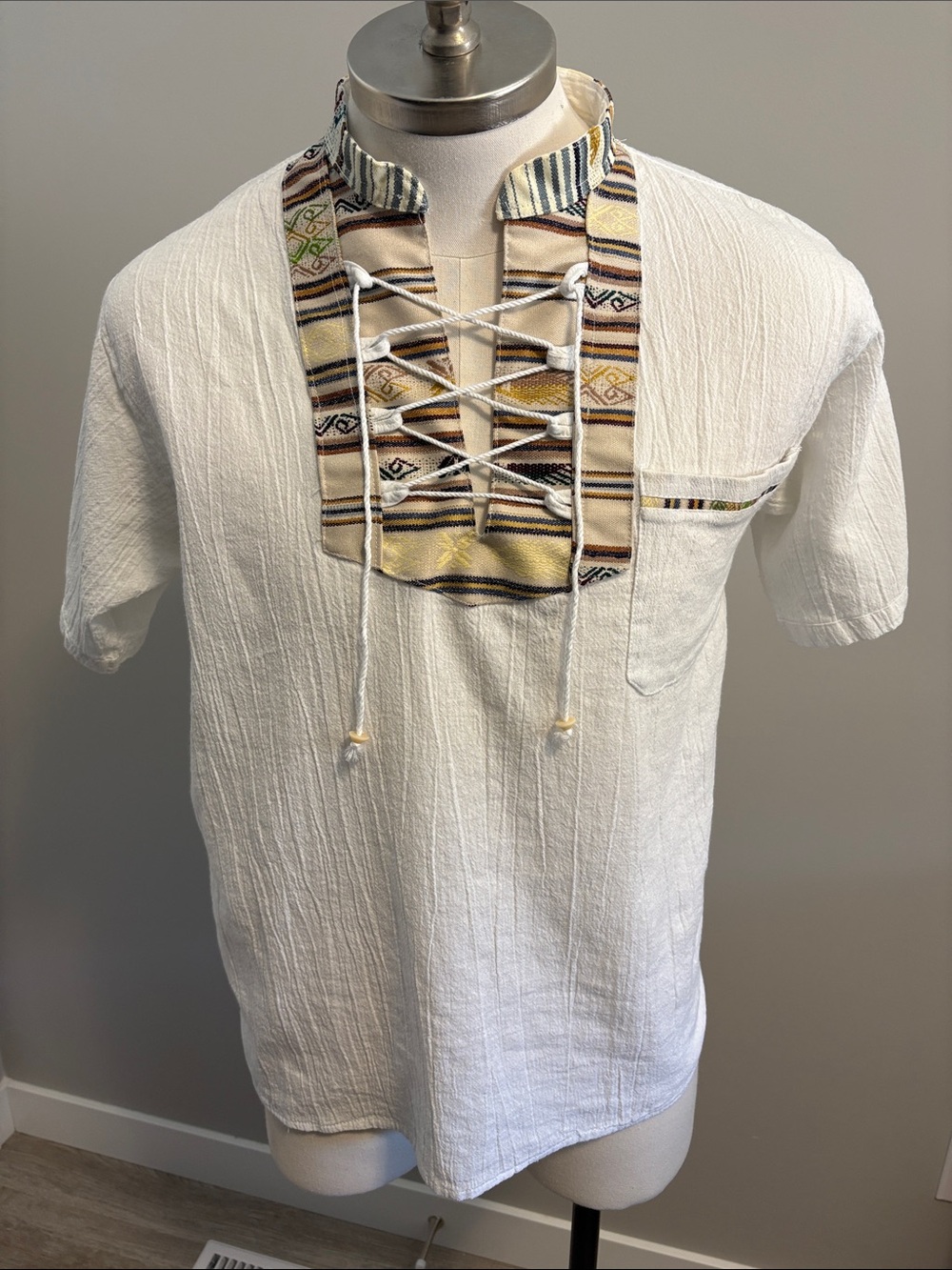 Men's White Short-Sleeve Casual Button-Down Shirt with Patterned Lace-Up Placket